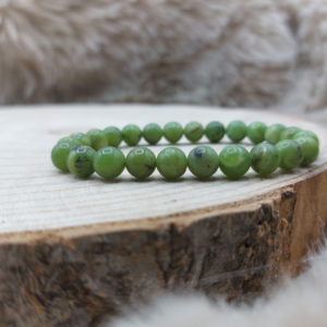 Bracelet jonc en jade blanc nuancé de vert